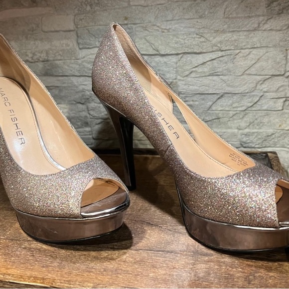Marc Fisher stunning heels that will complete any outfit. Size 8. Classy sparkle - Picture 1 of 3